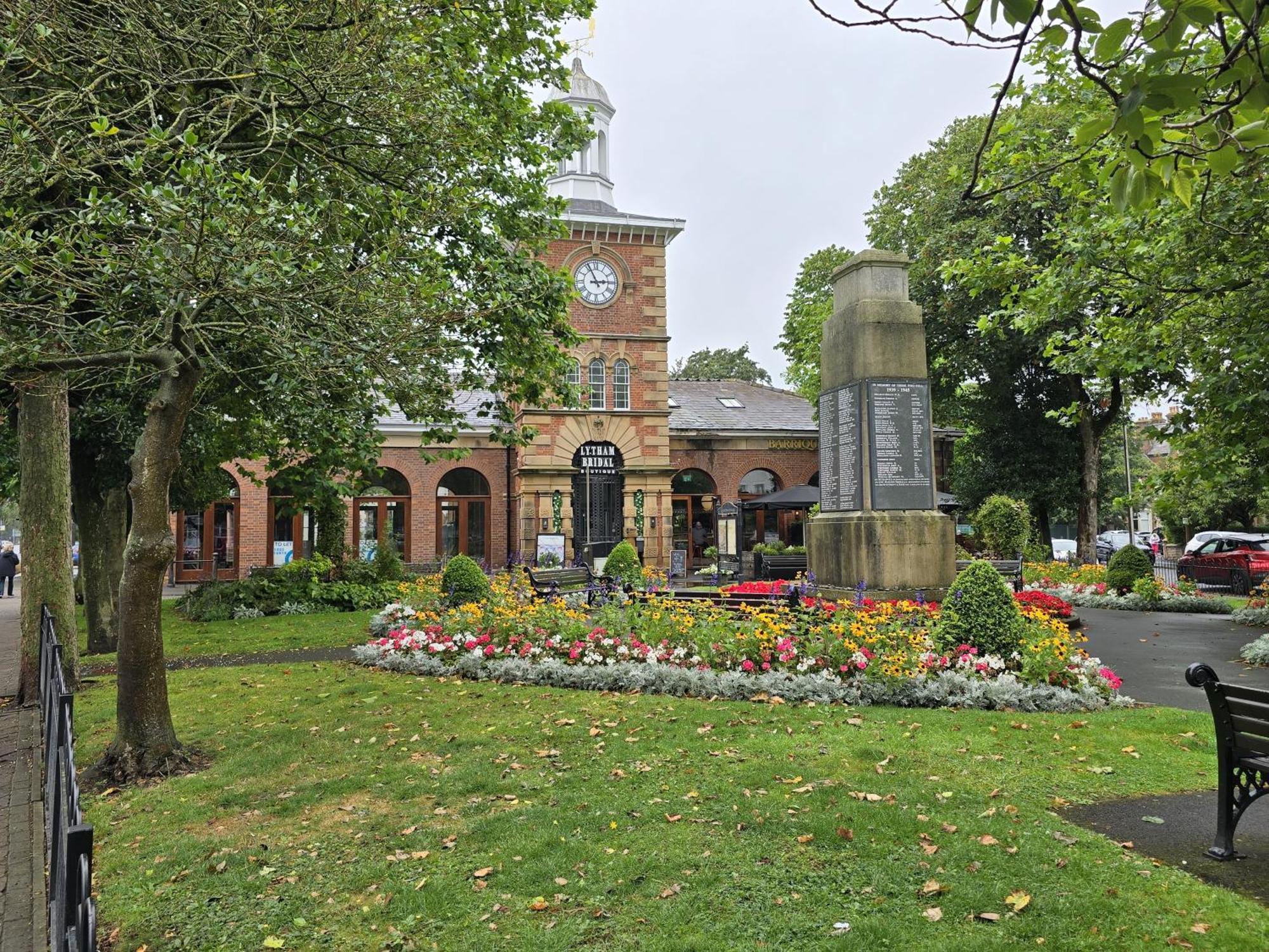 Windmill House Lytham Apartment Lytham St Annes Exterior photo